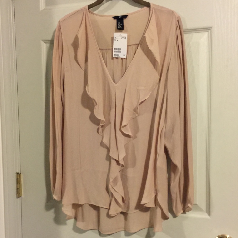 Soft & flirty ruffled romantic blouse Nude blush